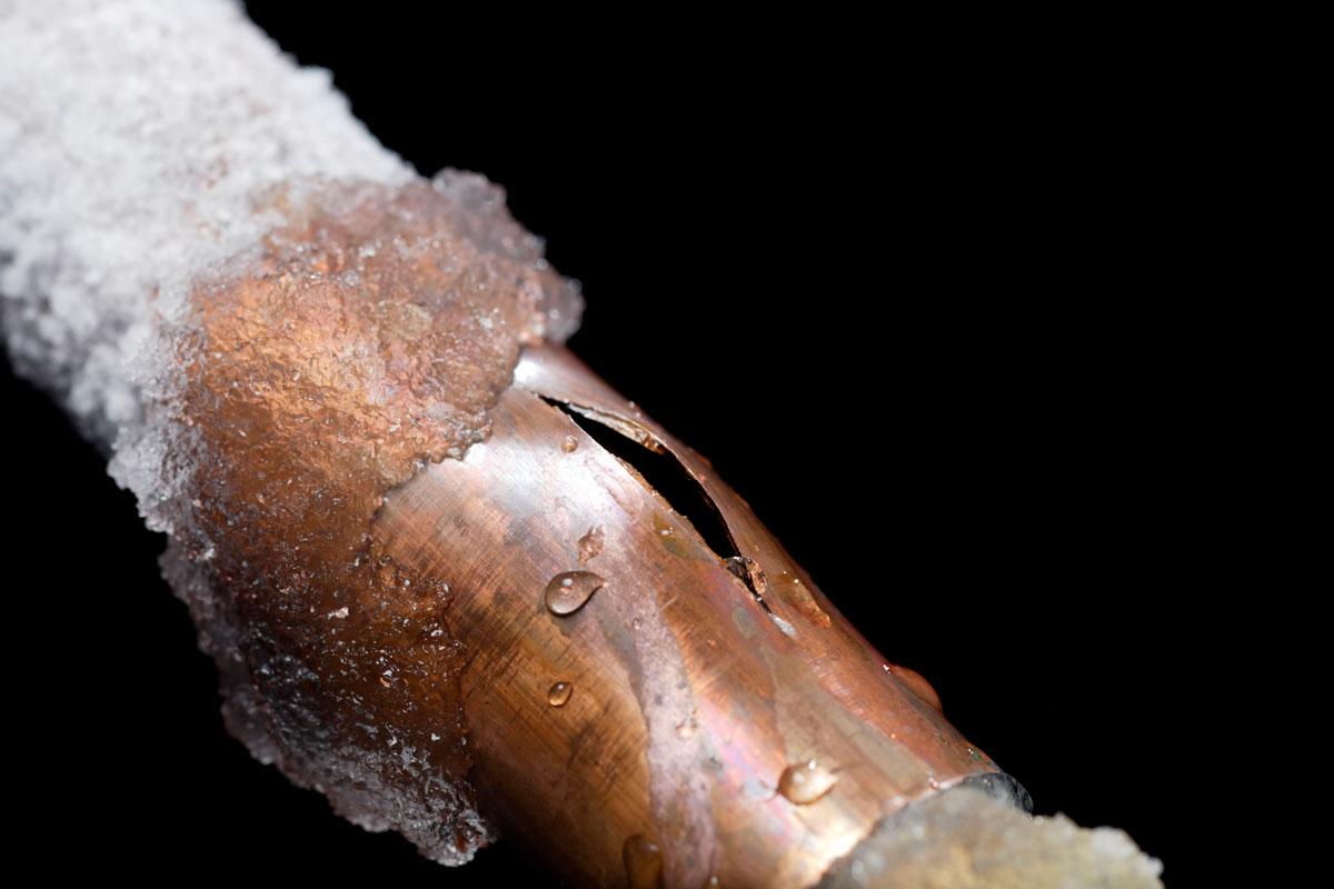 How to handle frozen pipes in winter