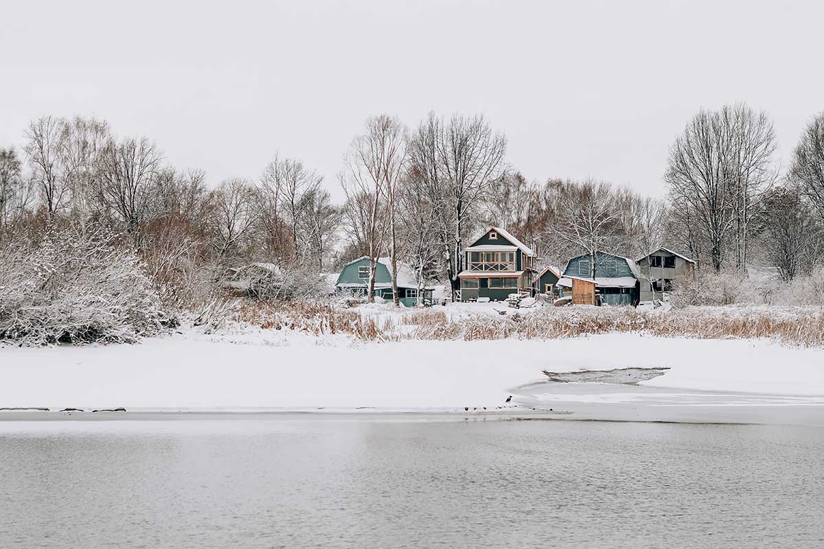 closing a lake home for winter near Okoboji, Iowa